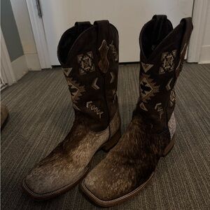 Men's Western Boots with Patterned Design